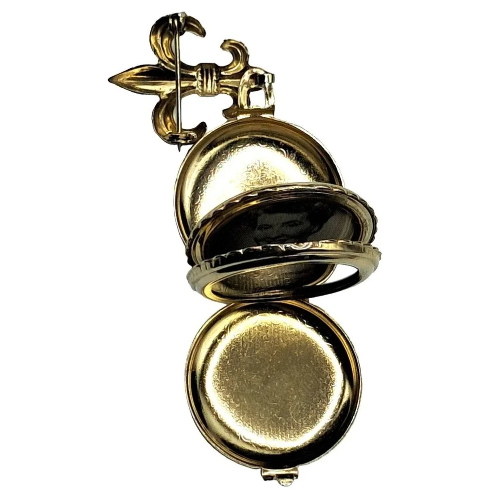 Vintage Coro Photo Locket Brooch Four Picture Frame Fleur de Lis Frame Gold Tone